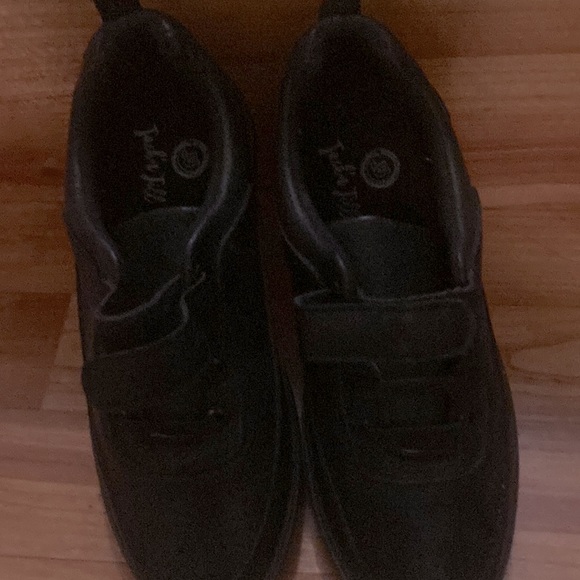 Brand new never worn black running shoes - Picture 3 of 3